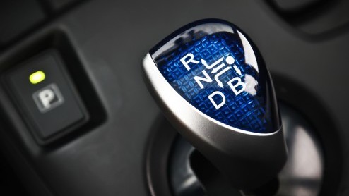 De nieuwe Toyota Auris is een feit en staat nog voor de jaarwisseling bij de dealer. Hoe zijn de eerste kilometers bevallen? We doen onze indruk op met de Auris Hybrid, die naar verwachting het meeste