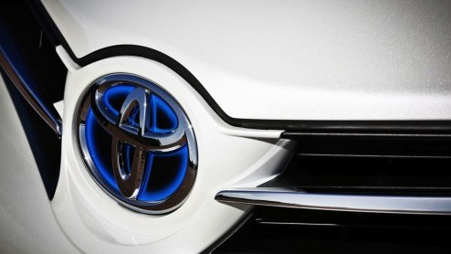 De nieuwe Toyota Auris is een feit en staat nog voor de jaarwisseling bij de dealer. Hoe zijn de eerste kilometers bevallen? We doen onze indruk op met de Auris Hybrid, die naar verwachting het meeste