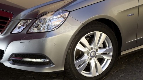 Mercedes-Benz blijft haar modelgamma continu te perfectioneren. Na de facelift van de C-Klasse dient er nu (al) nieuwe motortechniek voor de E-Klasse aan. De Duitsers hebben verse V6- en V8 motoren en