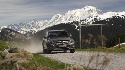 Wat is dat toch met de Mercedes-Benz GLK? Bouw je een stoere, compacte Gelnde in de geest van de legendarische G-Klasse, wil bijna niemand 'm (in Nederland) hebben! Onlangs is de compacte SUV verni