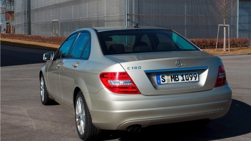 Mercedes introduceert een nieuwe 1.6 liter turbomotor in de C-Klasse. De viercilinder wordt al in de nieuwe B-Klasse geleverd en vormt een zuinige, doch krachtige basisvariant in de middenklasser. Zon
