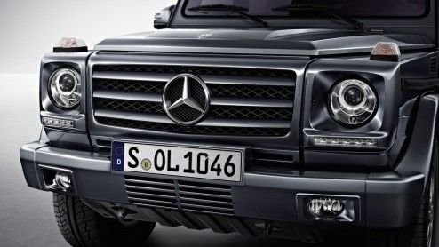 De Duitsers kunnen het niet laten en houden de G-Klasse in leven. Wat heet: de iconische terreinwagen wordt in- en uitwendig opgefrist, compleet met een ander interieur. Ook verwelkomt Mercedes-Benz d