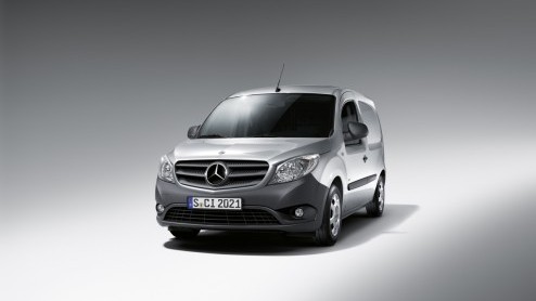 Eerder dan verwacht heet Mercedes-Benz de Citan bestelauto onthuld. En wel op de Nederlandse BedrijfsautoRAI, in een 'black box'. De op de Renault Kangoo gebaseerde bedrijfswagen heeft zoals verwacht