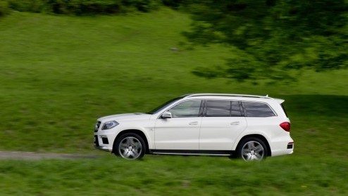 De nieuwe Mercedes-Benz GL heeft zich al laten zien. Vandaag geven de Duitsers alle informatie en beelden vrij van de 'sportieve' topper uit de reeks, de GL 63 AMG met 557 pk. Goedemorgen! Aan het ein
