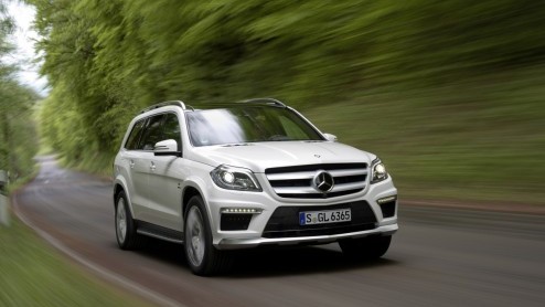 De nieuwe Mercedes-Benz GL heeft zich al laten zien. Vandaag geven de Duitsers alle informatie en beelden vrij van de 'sportieve' topper uit de reeks, de GL 63 AMG met 557 pk. Goedemorgen! Aan het ein
