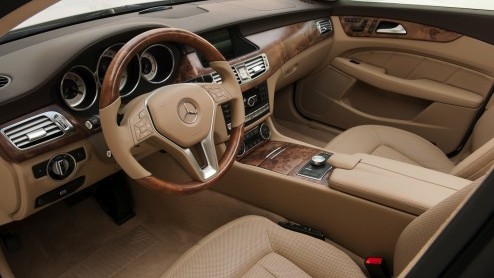 Mercedes-Benz heeft al een paar jaar autotentoonstellingen opgeluisterd met een telkens weer anders genoemde coup-stationcar die uiteindelijk CLS Shooting Brake is gaan heten. Om te zien even verru