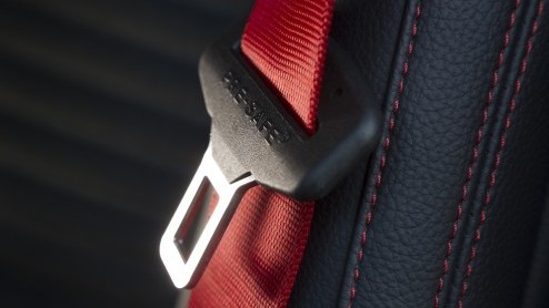 Mercedes-Benz zet in op groei. De nieuwe vijfdeurs A-Klasse geeft de aftrap om in het compacte segment nieuwe rijders aan te spreken en gooit het daarom over een hele andere boeg dan zijn voorganger.