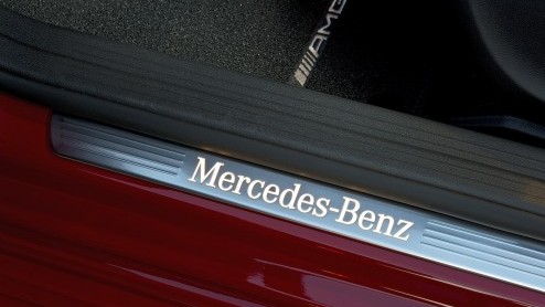 Mercedes-Benz zet in op groei. De nieuwe vijfdeurs A-Klasse geeft de aftrap om in het compacte segment nieuwe rijders aan te spreken en gooit het daarom over een hele andere boeg dan zijn voorganger.