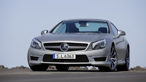 Lichter, krachtiger en zuiniger. De nieuwe Mercedes-Benz SL 63 AMG weet hoe de show te stelen in Genve. Dankzij de 5.5 liter V8 biturbomotor met maximaal 564 pk(!) kun je ook op de weg alle aandacht 