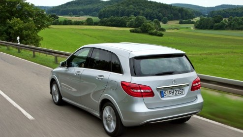 Nederland is weer een aardgasmodel rijker. Mercedes-Benz heeft de B 200 Natural Gas Drive aan het leveringsprogramma toegevoegd. De 2.0 liter turbomotor met 156 pk rijdt op aardgas (CNG) en benzine va