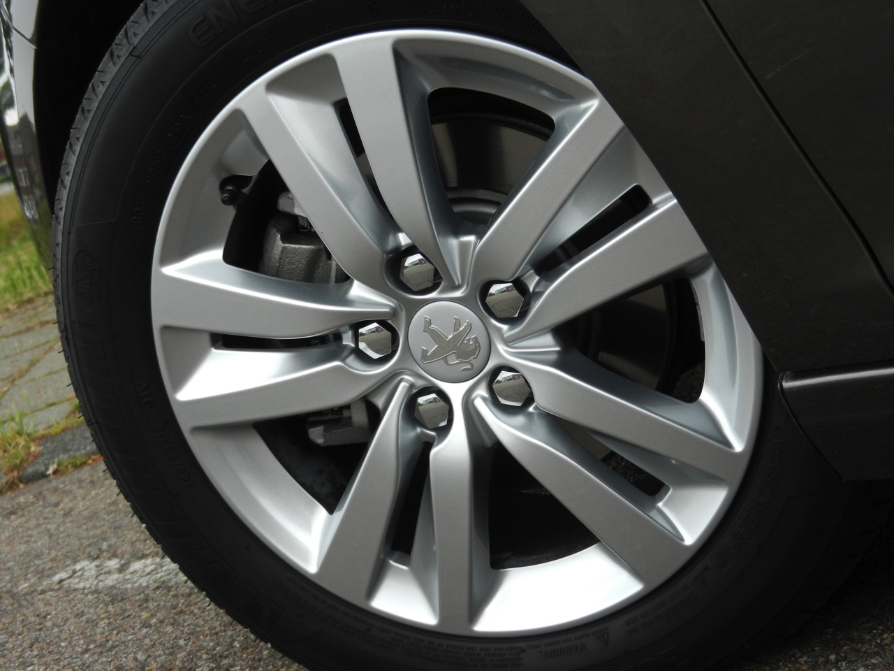 Vergelijking Peugeot 308 SW en Toyota Auris TS hybrid, beiden zakelijk te rijden met 14% bijtelling.