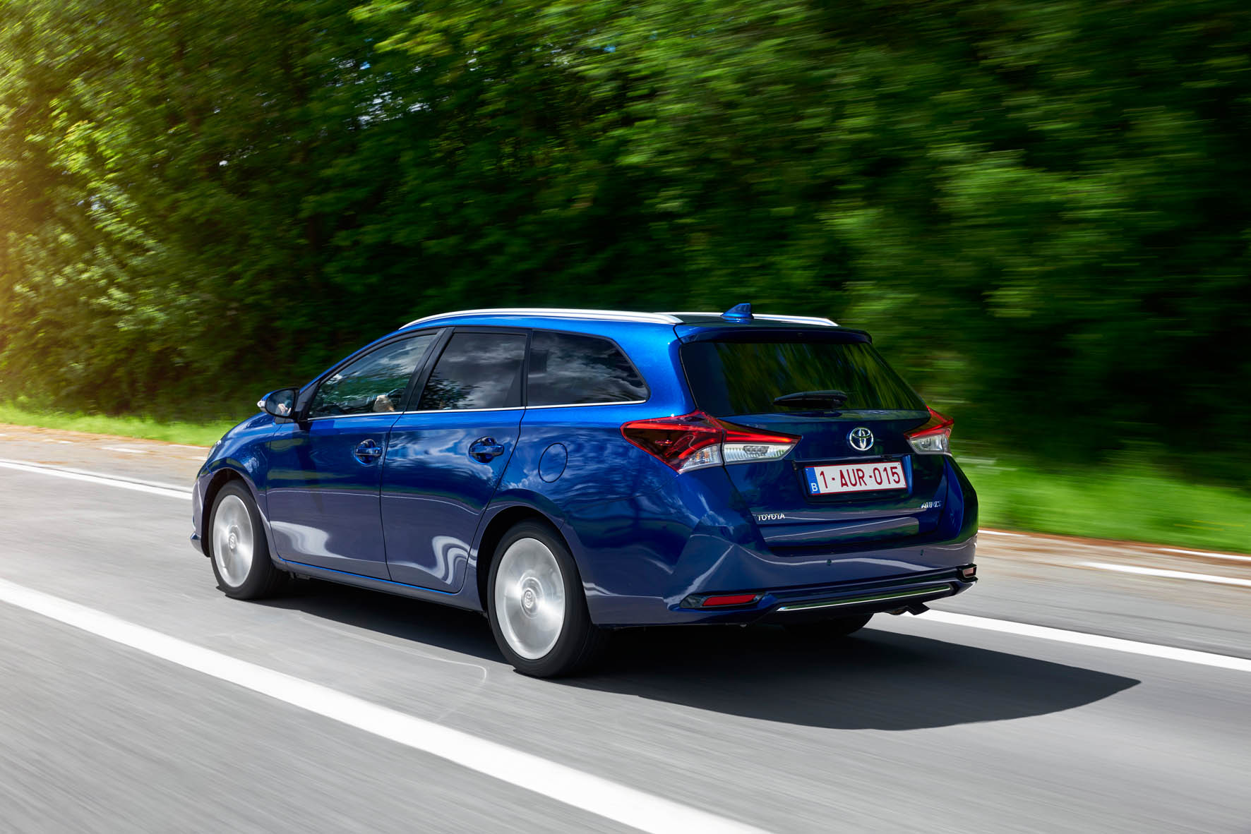Vergelijking Peugeot 308 SW en Toyota Auris TS hybrid, beiden zakelijk te rijden met 14% bijtelling.