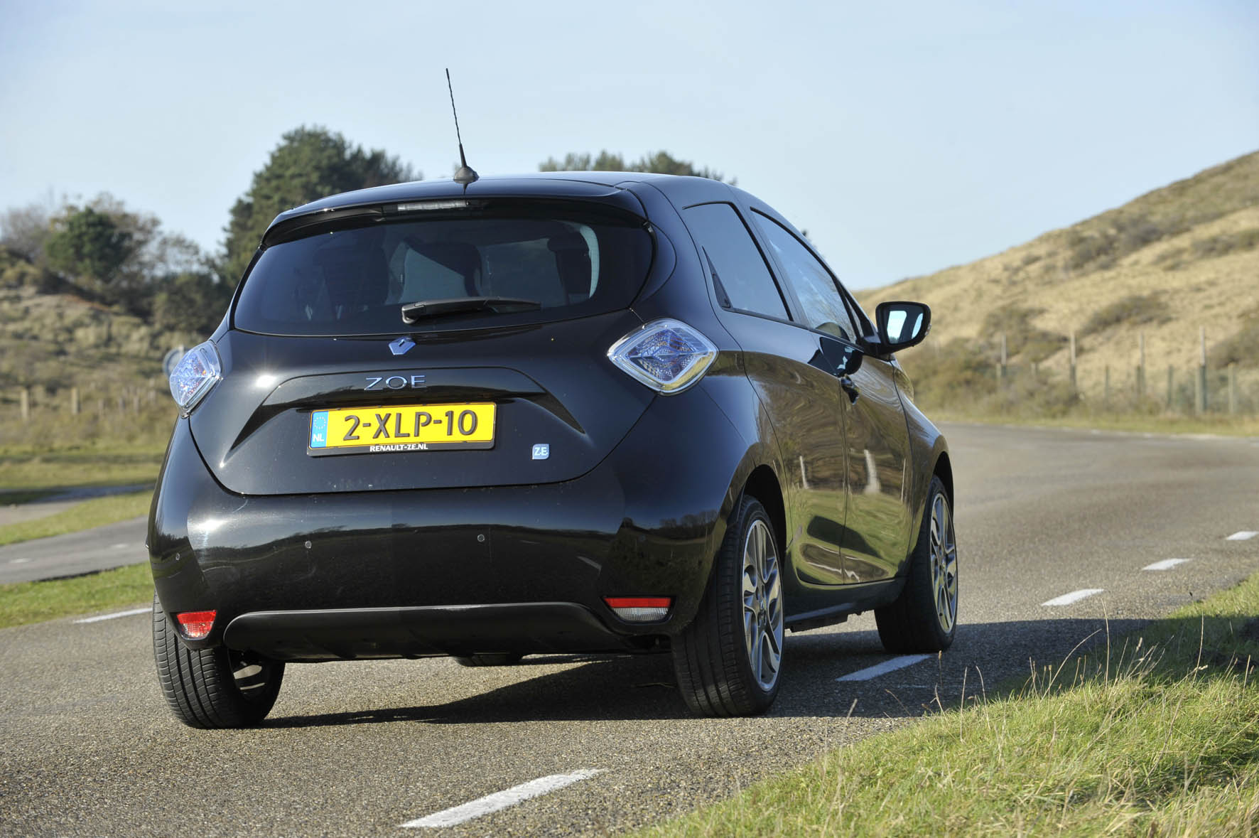 Nieuwe elektromotor geeft Renault ZOE meer actieradius, tot 240 kilometer in plaats van 210 kilometer. Introductie op Autosalon van Genve 2015.
