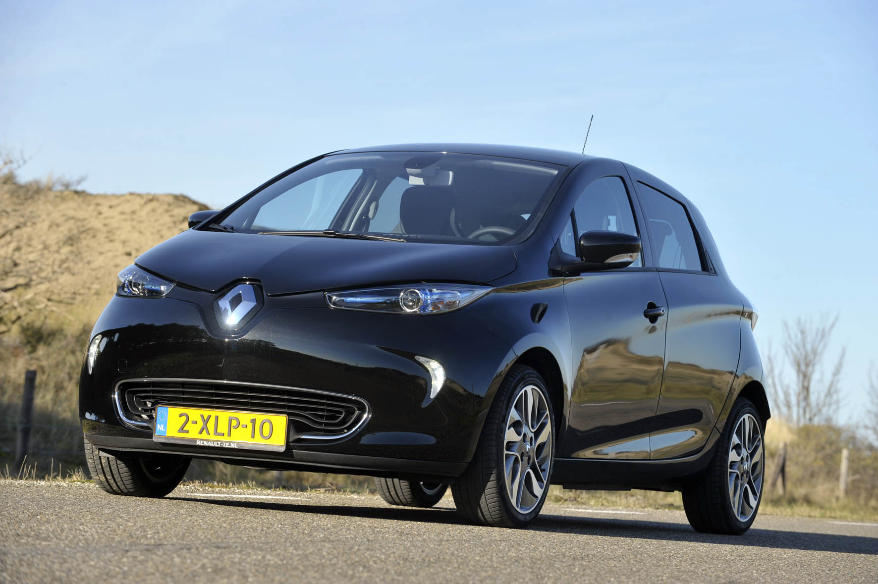 Nieuwe elektromotor geeft Renault ZOE meer actieradius, tot 240 kilometer in plaats van 210 kilometer. Introductie op Autosalon van Genve 2015.