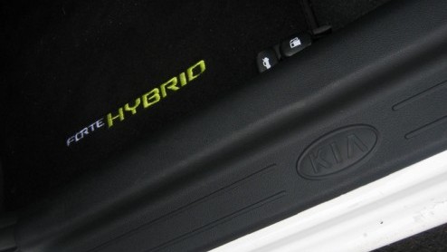 Het is waarschijnlijk de meest exclusieve Kia in Nederland, maar dat is niet waar het om draait. De Kia Forte Hybrid LPi is de eerste in serie geproduceerde autogashybride! Ook al komt de zeer CO2-vri