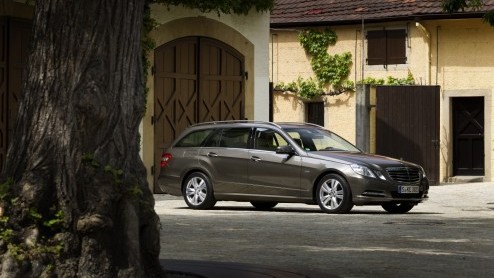 Mercedes-Benz blijft haar modelgamma continu te perfectioneren. Na de facelift van de C-Klasse dient er nu (al) nieuwe motortechniek voor de E-Klasse aan. De Duitsers hebben verse V6- en V8 motoren en