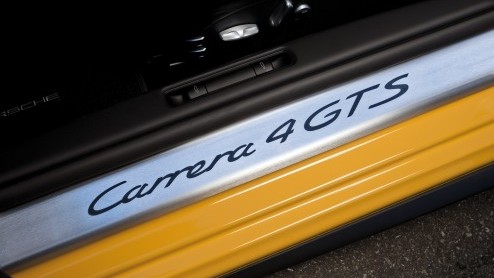 Porsche breidt de top van het modellengamma uit met twee vierwielaangedreven versies van de 911. De Coup en de Cabriolet van de 911 Carrera 4 GTS staan vanaf augustus bij de dealers.