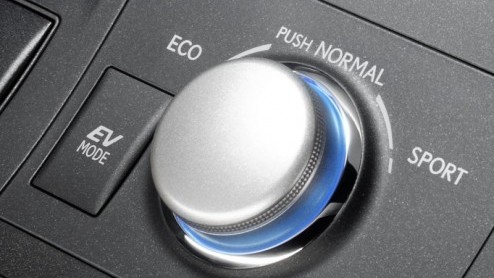 Lexus betreedt de wereld van de compacte middenklasser in het premiumsegment. Met de CT200h hebben de Japanners een antwoord op soortgenoten als de Audi A1, BMW 1 Serie en Volvo. Zij doen dat op hun e
