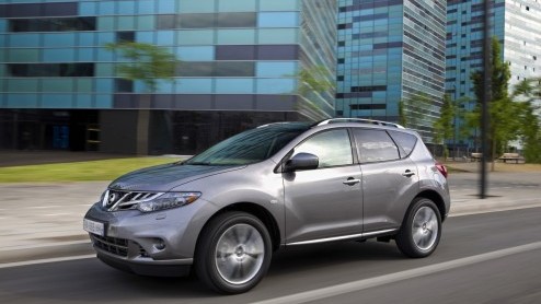 Nissan heeft de Murano klaargestoomd voor modeljaar 2012. De luxe-SUV krijgt een hoogwaardiger interieur, nieuwe 18 inch wielen, gewijzigde achterlichten en een verbeterd instrumentarium.
