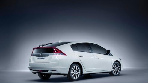 Vlak na de introductie van de nieuwe Honda Civic is nu de vernieuwde Insight aan de beurt om te worden voorgesteld. Vanaf morgen staat het gevolueerde model bij de dealer.