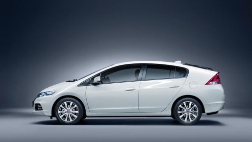 Vlak na de introductie van de nieuwe Honda Civic is nu de vernieuwde Insight aan de beurt om te worden voorgesteld. Vanaf morgen staat het gevolueerde model bij de dealer.