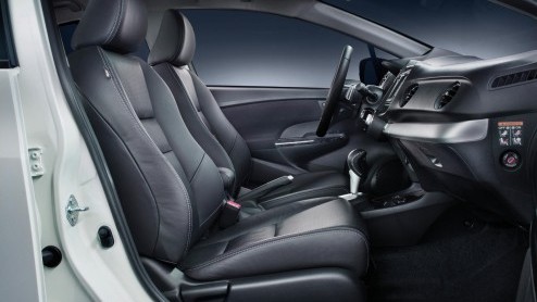 Vlak na de introductie van de nieuwe Honda Civic is nu de vernieuwde Insight aan de beurt om te worden voorgesteld. Vanaf morgen staat het gevolueerde model bij de dealer.