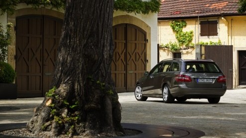 Mercedes-Benz blijft haar modelgamma continu te perfectioneren. Na de facelift van de C-Klasse dient er nu (al) nieuwe motortechniek voor de E-Klasse aan. De Duitsers hebben verse V6- en V8 motoren en