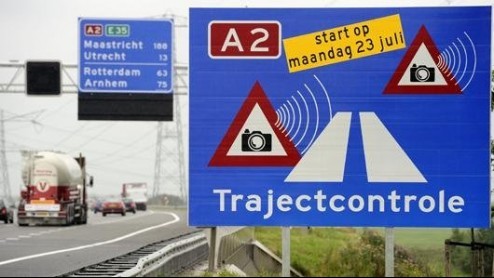 Paul de Waal van Bovag Nederland heeft op BNR zijn beklag gedaan over de verkeersborden op de A2. Hij stelt dat je bijna een rebus moet oplossen om te weten welke maximumsnelheid er geldt op de versch