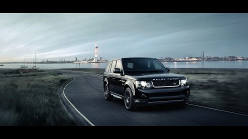 Jeremy Clarkson en andere Range Rover fanaten opgelet! Land Rover presenteert tijdelijk een extra dynamische uitvoering van de Range Rover, de Sport Dynamic. Een zeer royale uitvoering met onder meer 