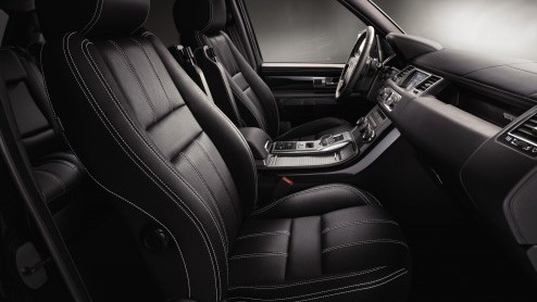 Jeremy Clarkson en andere Range Rover fanaten opgelet! Land Rover presenteert tijdelijk een extra dynamische uitvoering van de Range Rover, de Sport Dynamic. Een zeer royale uitvoering met onder meer 