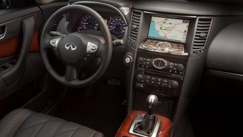 Infiniti geeft de FX een kleine opfrisser. Vooral de neus van de grote SUV is hierbij aangepakt. De officile presentatie vindt plaats op Pebble Beach Concours d'Elegance. Helaas vindt deze '2012 FX' 