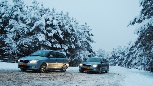 Je kunt op twee manieren op wintersport gaan. Zo goedkoop mogelijk, naar een tweesterrenstek met een spaardieseltje zoals de zuinige Fabia Greenline Combi. Of je pakt volledig uit, reserveert een supe
