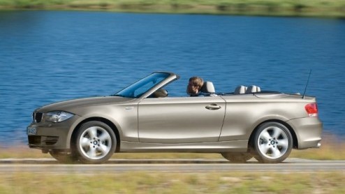 Na de uitbreiding van het 1-serie gamma met de 1 serie Coup is er nu ook de 1-serie Cabriolet! In tegenstelling tot de trend is hij niet voorzien van een stalen klapdak, maar van een stoffen exemplaa