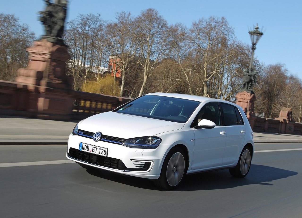 Recent ging het aantal autos met elektrische aandrijving over de 100.000 heen. De doelstelling van de overheid is om in 2020 200.000 stuks op Nederlands kenteken te hebben staan. Gaat dat lukken?