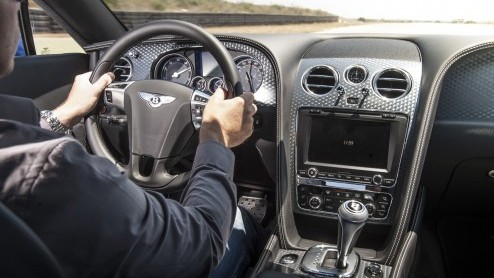 Gefortuneerden opgelet; de Bentley Continental GT Speed komt in oktober naar ons land. De vierwielaangedreven en tevens snelste Bentey ooit staat dan in de showroom met een prijskaart van 293 mille op