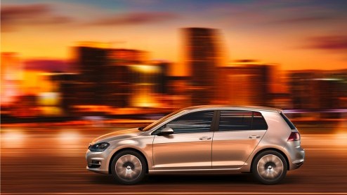 De langverwachte nieuwe Golf is een feit! Volkswagen heeft de zevende generatie zojuist in Berlijn wereldkundig gemaakt. Helemaal opnieuw opgebouwd, nog zuiniger en volgende maand bestelbaar.