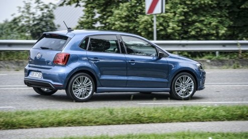 Volkswagen slaat met de Polo BlueGT een sportief bruggetje tussen de 1.2 TSI en de GTI. Geheel tegen onze verwachting in is die nieuwe BlueGT met z'n 140 pk sterke 1.4 TSI ook nog de zuinigste Polo op