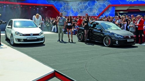 Bij het jaarlijks terugkerende Wrthersee-evenement voor GTI-fans in Oostenrijk heeft de Polo WRC Street met 220 pk zijn wereldpremire beleefd. Naast hem staat zelfs een door studenten gebouwde Golf