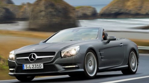 En daar is de Mercedes-Benz SL in geuren en kleuren. Dit zijn de officile beelden, gelekt via een Duits forum. Daar had men geen geduld meer af te wachten tot de presentatie op de Detroit Motor Show.