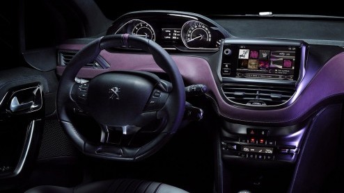 Naast de 208 GTi Concept onthult Peugeot in Zwitserland nog een tweede studiemodel; de XY Concept. Het is een op de 208 gebaseerd studiemodel gericht op stadsmensen die zich graag willen onderscheide