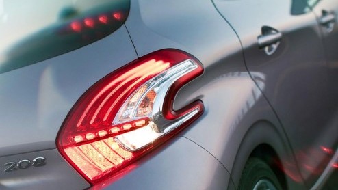 Het duurt niet lang meer voordat de Peugeot 207 een opvolger heeft. Die luistert naar de naam 208 en gaat downsizen in gewicht, motoren en lengte. Interessant! Hier alvast de eerste beelden.