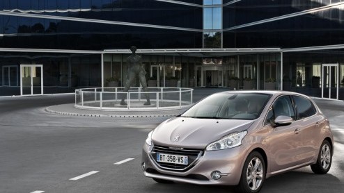De nieuwe 208 moet Peugeot weer een hoofdrol geven in het B-segment waarin het merk, met de 205, ooit zo toonaangevend was. De nieuweling, die begin maart debuteerde op de autosalon van Genve, zou da
