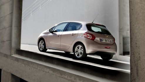 De nieuwe 208 moet Peugeot weer een hoofdrol geven in het B-segment waarin het merk, met de 205, ooit zo toonaangevend was. De nieuweling, die begin maart debuteerde op de autosalon van Genve, zou da