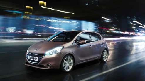 Peugeot maakt de 208 nu officieel. De nieuwe Fransoos komt in het voorjaar 2012 op de markt als drie- en vijfdeurs, met 1.0 en 1.2 liter driecilinders, meer binnenruimte en een lager gewicht.