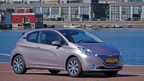 De nieuwe 208 moet Peugeot weer een hoofdrol geven in het B-segment waarin het merk, met de 205, ooit zo toonaangevend was. De nieuweling, die begin maart debuteerde op de autosalon van Genve, zou da