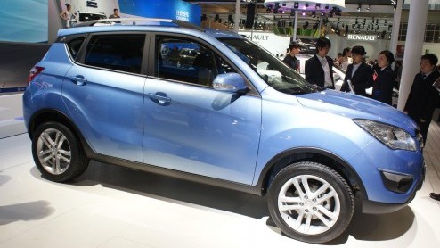 De Autoshow in Peking is natuurlijk niet alleen een autofeestje voor vele Europese merken, maar ook voor de Chinezen zelf. Tussen de vele primeurs van Duitse en Japanse merken zien we ook vele Chinese