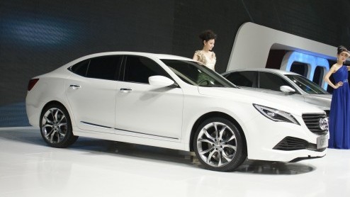 De Autoshow in Peking is natuurlijk niet alleen een autofeestje voor vele Europese merken, maar ook voor de Chinezen zelf. Tussen de vele primeurs van Duitse en Japanse merken zien we ook vele Chinese