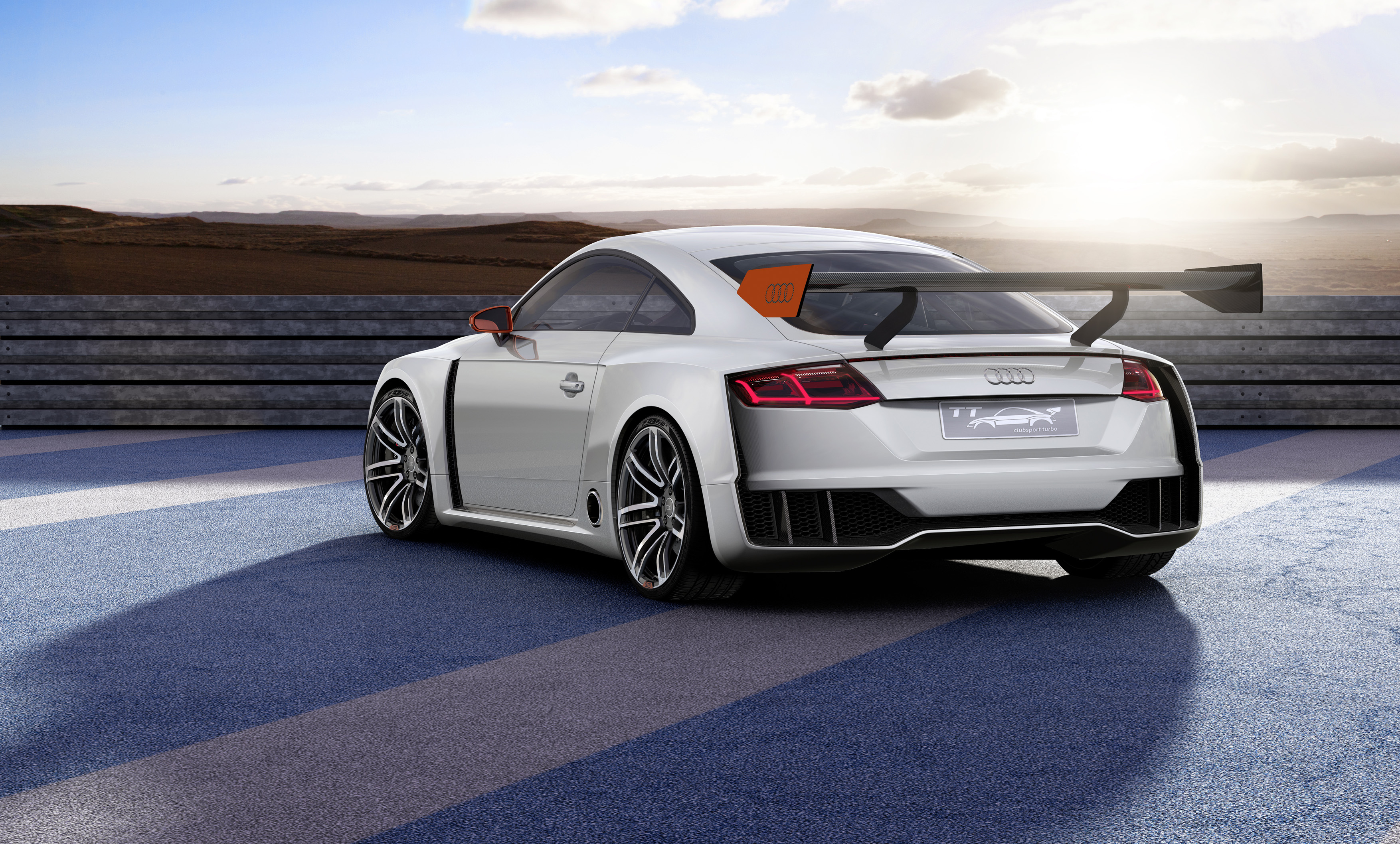 Elektrische turbo, 48V en koolstofvezel voor Audi TT clubsport turbo technology concept car met 2.5 TFSI 600 pk op Wrthersee feestje in Oostenrijk.