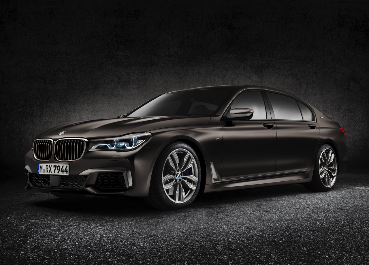 BMW lanceert M760Li xDrive met M-pakket of als V12 Excellence op chique.