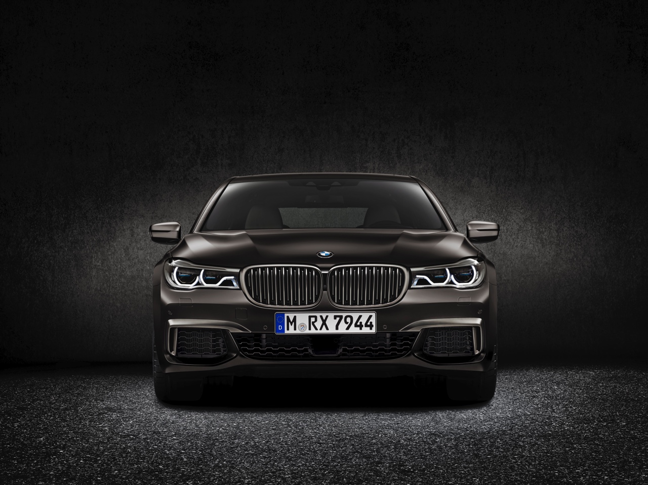 BMW lanceert M760Li xDrive met M-pakket of als V12 Excellence op chique.